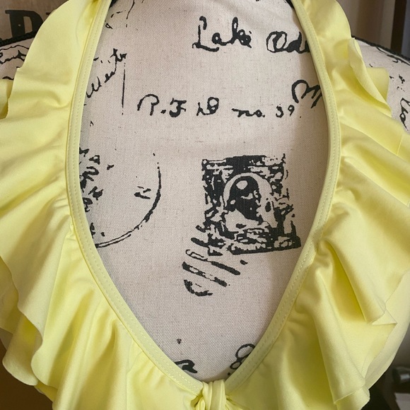 💙SOLD💙2 PIECE YELLOW SWIMSUIT SIZE XL - Picture 2 of 10